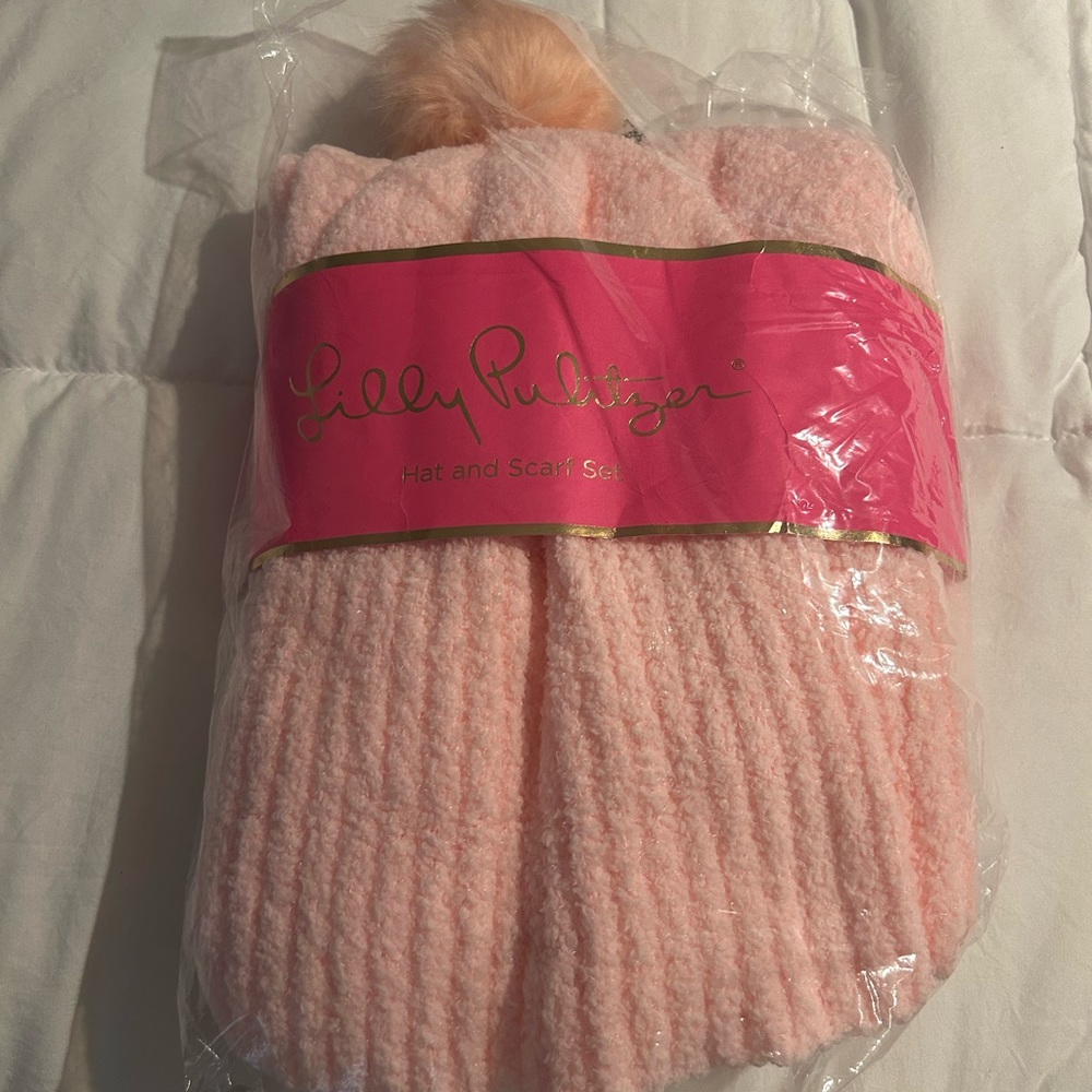 NWT Lilly Pulitzer Hat and Scarf Set Pink